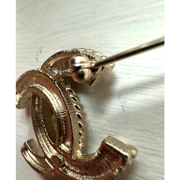 Chanel Pearl and Rhinestone Brooch - Picture 3 of 8